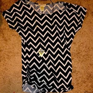 Daily special short sleeve shirt with necklace